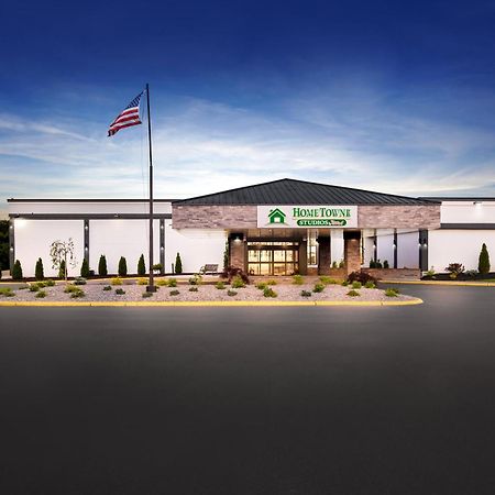 Hometowne Studios By Red Roof & Conference Center Cortland Exterior photo